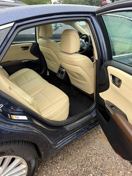 2014 Toyota Avalon XLE Premium - Photo 12 - Elkhart, IN 46514