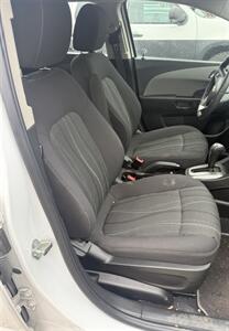 2015 Chevrolet Sonic LT Auto   - Photo 11 - Elkhart, IN 46514