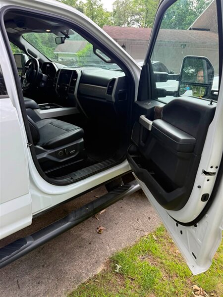 2019 Ford F-250 Super Duty Lariat - Photo 11 - Elkhart, IN 46514