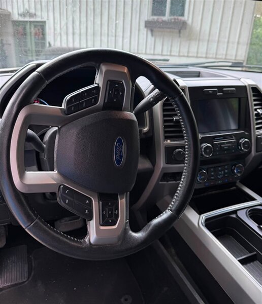 2019 Ford F-250 Super Duty Lariat - Photo 8 - Elkhart, IN 46514