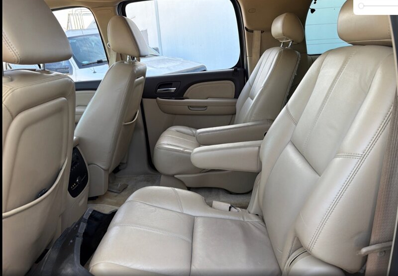 2008 GMC Yukon XL Denali - Photo 4 - Elkhart, IN 46514