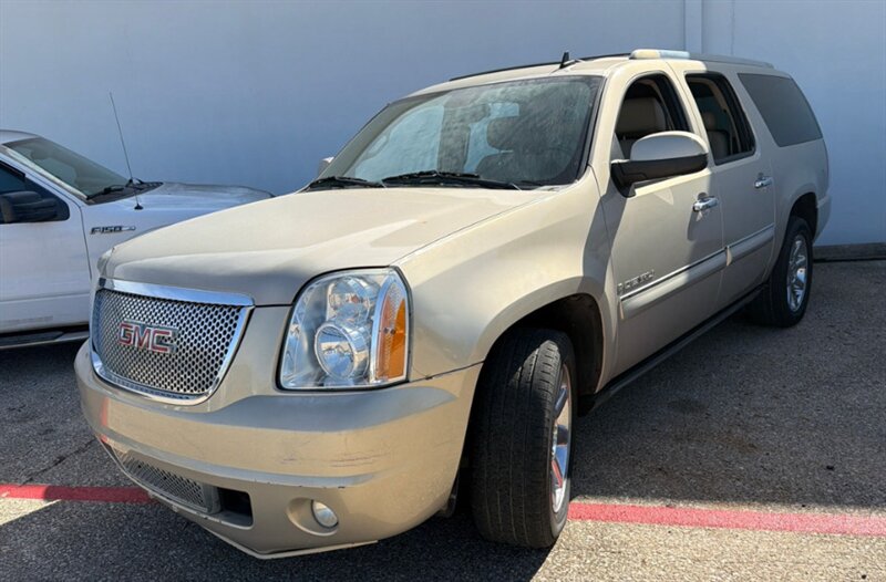 2008 GMC Yukon XL Denali - Photo 2 - Elkhart, IN 46514