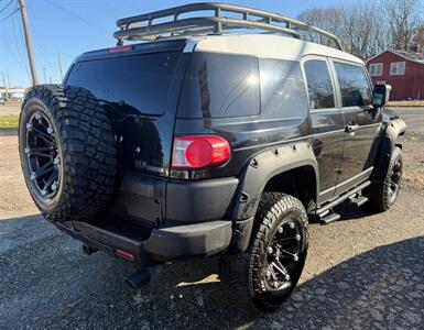 2007 Toyota FJ Cruiser 4dr SUV   - Photo 19 - Elkhart, IN 46514