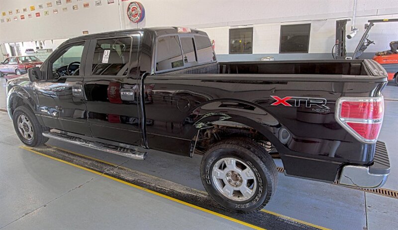 2011 Ford F-150 XLT - Photo 2 - Elkhart, IN 46514