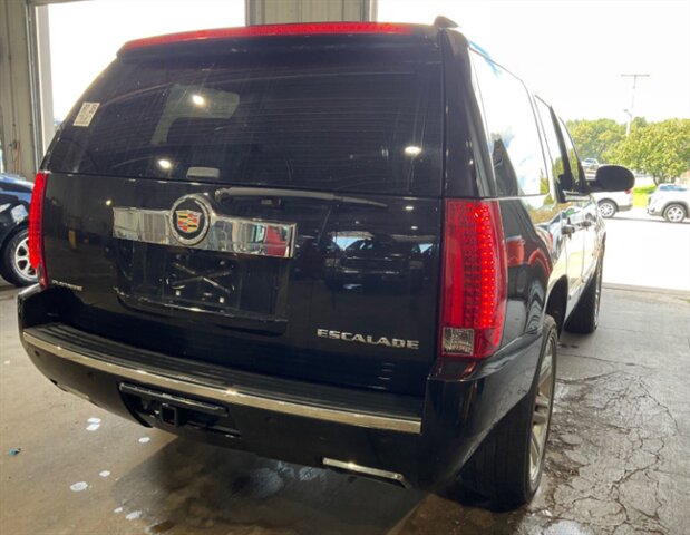 2014 Cadillac Escalade Platinum - Photo 2 - Elkhart, IN 46514