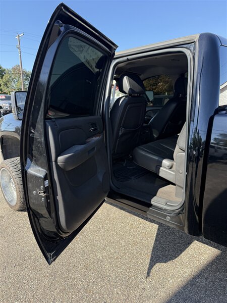 2008 GMC Sierra 2500HD SLT - Photo 10 - Elkhart, IN 46514