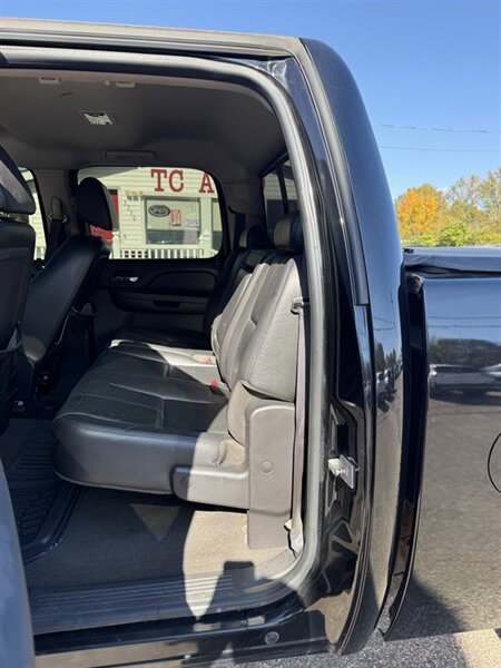 2008 GMC Sierra 2500HD SLT - Photo 11 - Elkhart, IN 46514
