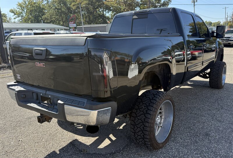 2008 GMC Sierra 2500HD SLT - Photo 5 - Elkhart, IN 46514