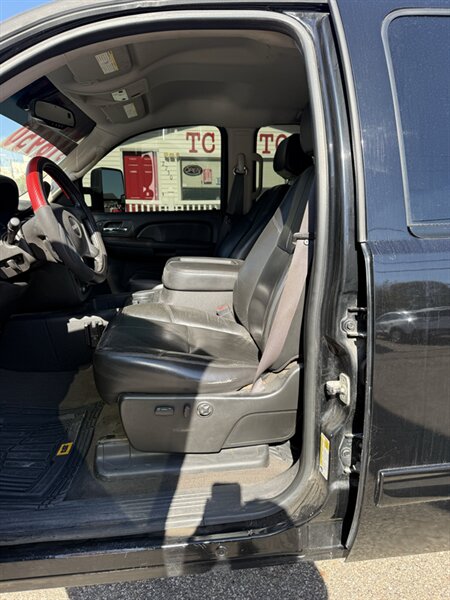 2008 GMC Sierra 2500HD SLT - Photo 8 - Elkhart, IN 46514