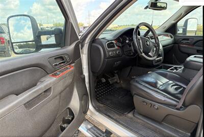 2011 GMC Sierra 2500HD SLT - Photo 9 - Elkhart, IN 46514