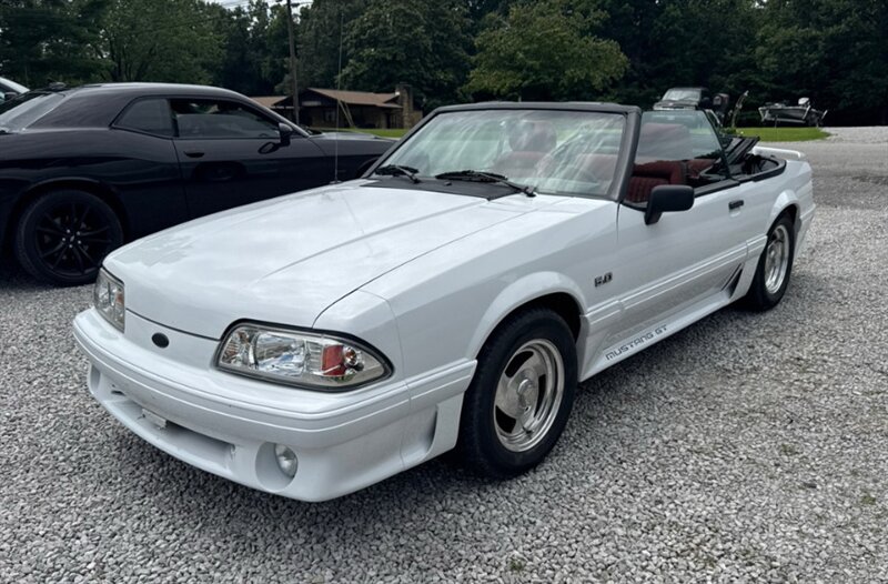 1988 Ford Mustang GT - Photo 1 - Elkhart, IN 46514