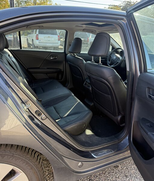 2014 Honda Accord EX-L w/Navi - Photo 11 - Elkhart, IN 46514