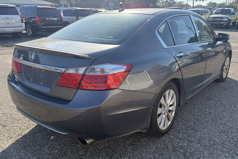 2014 Honda Accord EX-L w/Navi - Photo 3 - Elkhart, IN 46514