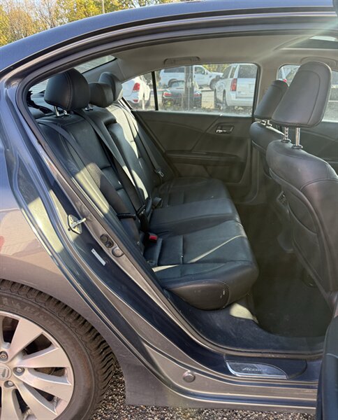 2014 Honda Accord EX-L w/Navi - Photo 12 - Elkhart, IN 46514
