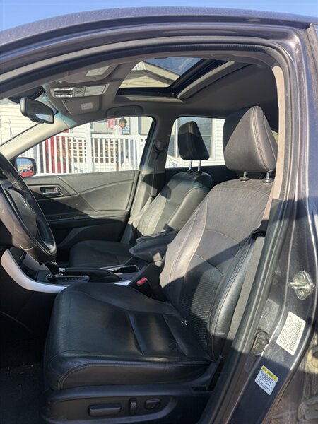 2014 Honda Accord EX-L w/Navi - Photo 5 - Elkhart, IN 46514