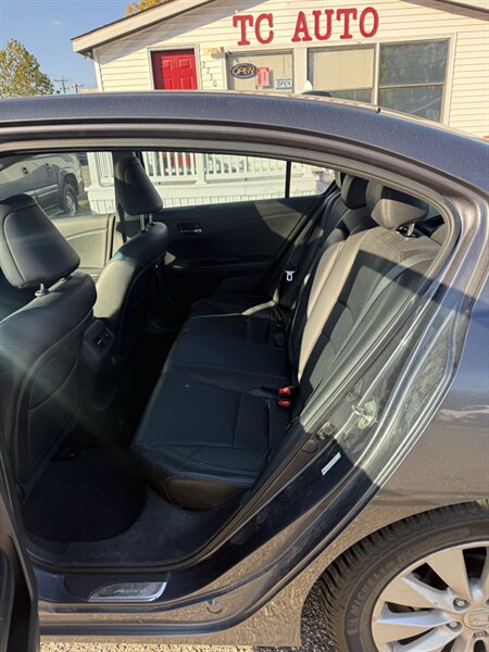 2014 Honda Accord EX-L w/Navi - Photo 8 - Elkhart, IN 46514