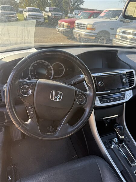2014 Honda Accord EX-L w/Navi - Photo 6 - Elkhart, IN 46514