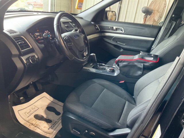 2017 Ford Explorer XLT - Photo 4 - Elkhart, IN 46514