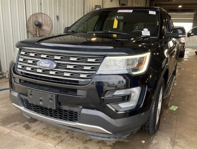 2017 Ford Explorer XLT - Photo 3 - Elkhart, IN 46514