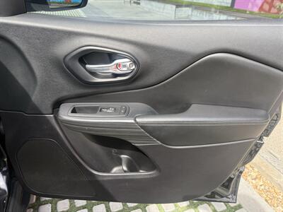 2016 Jeep Cherokee Limited   - Photo 17 - Irvine, CA 92612