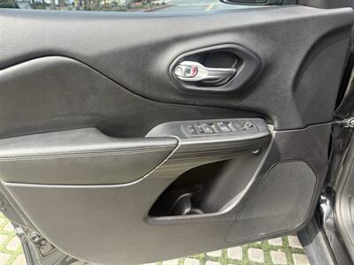 2016 Jeep Cherokee Limited   - Photo 31 - Irvine, CA 92612