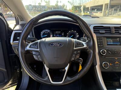 2016 Ford Fusion SE   - Photo 22 - Irvine, CA 92612