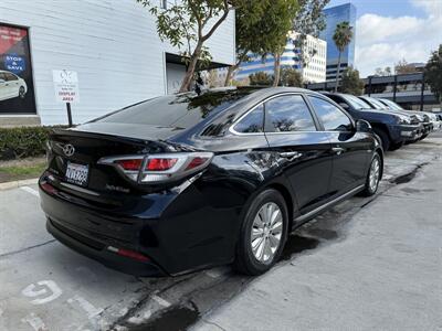 2016 Hyundai SONATA Hybrid SE   - Photo 6 - Irvine, CA 92612