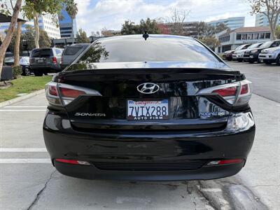 2016 Hyundai SONATA Hybrid SE   - Photo 10 - Irvine, CA 92612