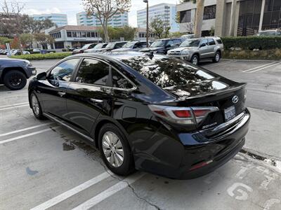 2016 Hyundai SONATA Hybrid SE   - Photo 7 - Irvine, CA 92612