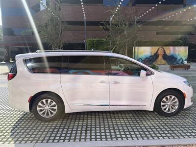 2018 Chrysler Pacifica Touring L   - Photo 6 - Irvine, CA 92612