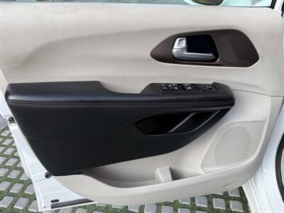 2018 Chrysler Pacifica Touring L   - Photo 26 - Irvine, CA 92612