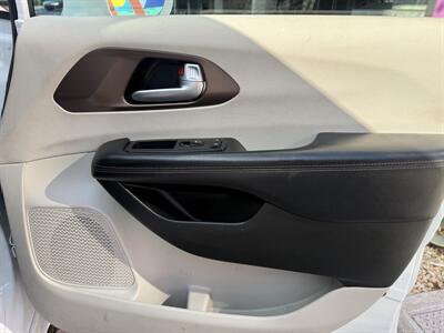 2018 Chrysler Pacifica Touring L   - Photo 22 - Irvine, CA 92612