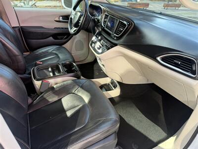 2018 Chrysler Pacifica Touring L   - Photo 20 - Irvine, CA 92612