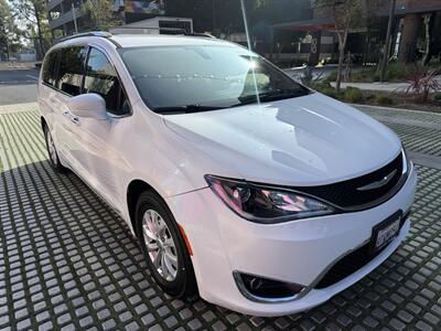 2018 Chrysler Pacifica Touring L   - Photo 7 - Irvine, CA 92612