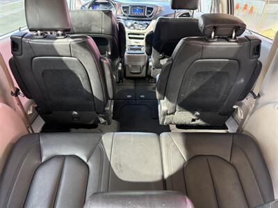 2018 Chrysler Pacifica Touring L   - Photo 16 - Irvine, CA 92612