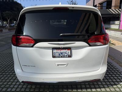 2018 Chrysler Pacifica Touring L   - Photo 4 - Irvine, CA 92612