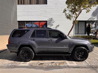 2005 Toyota 4Runner SR5 4WD W/TRD WHEELS & APPLE CARPLAY   - Photo 2 - Irvine, CA 92612