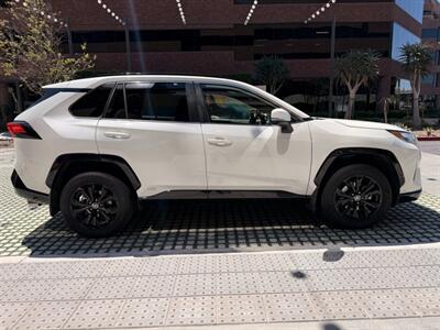 2022 Toyota RAV4 Hybrid SE   - Photo 4 - Irvine, CA 92612