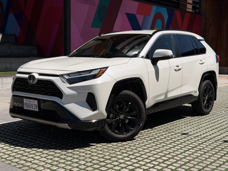 2022 Toyota RAV4 Hybrid SE  