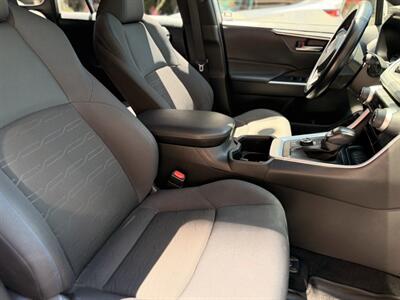 2022 Toyota RAV4 Hybrid SE   - Photo 15 - Irvine, CA 92612
