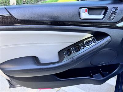 2014 Kia Cadenza Premium   - Photo 27 - Irvine, CA 92612