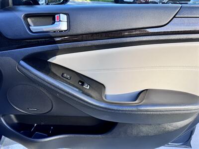 2014 Kia Cadenza Premium   - Photo 17 - Irvine, CA 92612