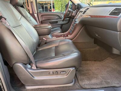 2013 Cadillac Escalade Premium   - Photo 15 - Irvine, CA 92612