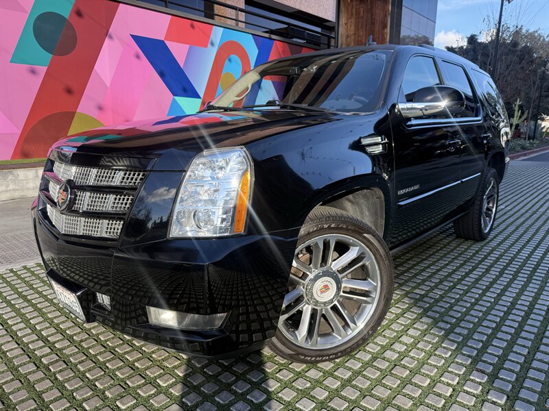 2013 Cadillac Escalade Premium's photo