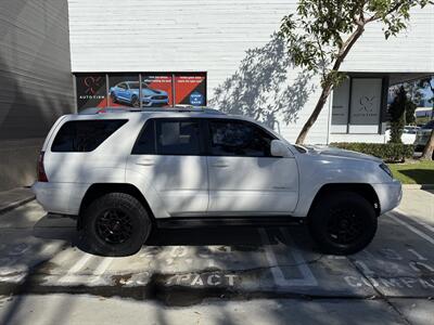 2005 Toyota 4Runner SR5 w/TRD wheels, Backup Camera, and Apple Carplay   - Photo 4 - Irvine, CA 92612