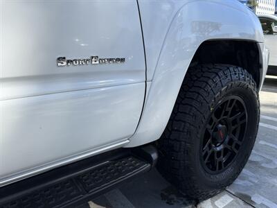 2005 Toyota 4Runner SR5 w/TRD wheels, Backup Camera, and Apple Carplay   - Photo 14 - Irvine, CA 92612