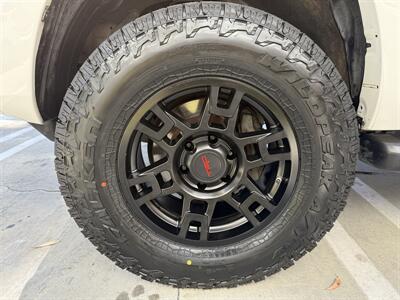 2005 Toyota 4Runner SR5 w/TRD wheels, Backup Camera, and Apple Carplay   - Photo 11 - Irvine, CA 92612