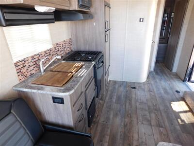 2018 Pacific Coachworks Blazen M-22FS   - Photo 5 - Sierra Vista, AZ 85650