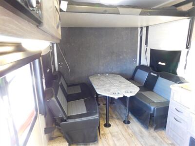 2018 Pacific Coachworks Blazen M-22FS   - Photo 14 - Sierra Vista, AZ 85650