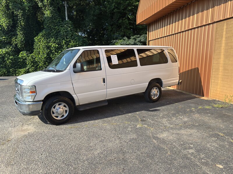 2012 Ford E-Series 350 E-350 SD XLT - Photo 1 - Forsyth, GA 31029